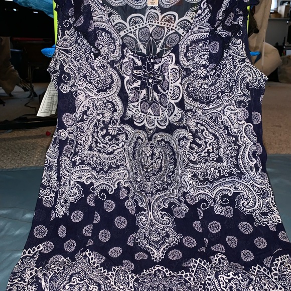 Women’s shirts - Picture 9 of 10